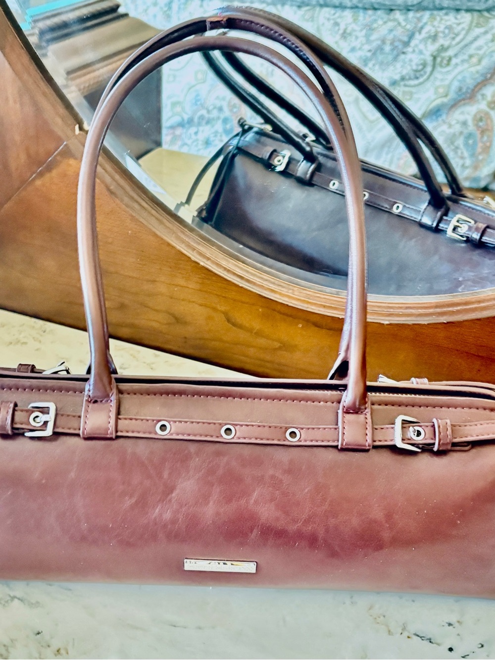 Structured Faux Leather Shoulder Bag in burgundy